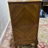 Commode en noyer de style Louis XV / rocaille