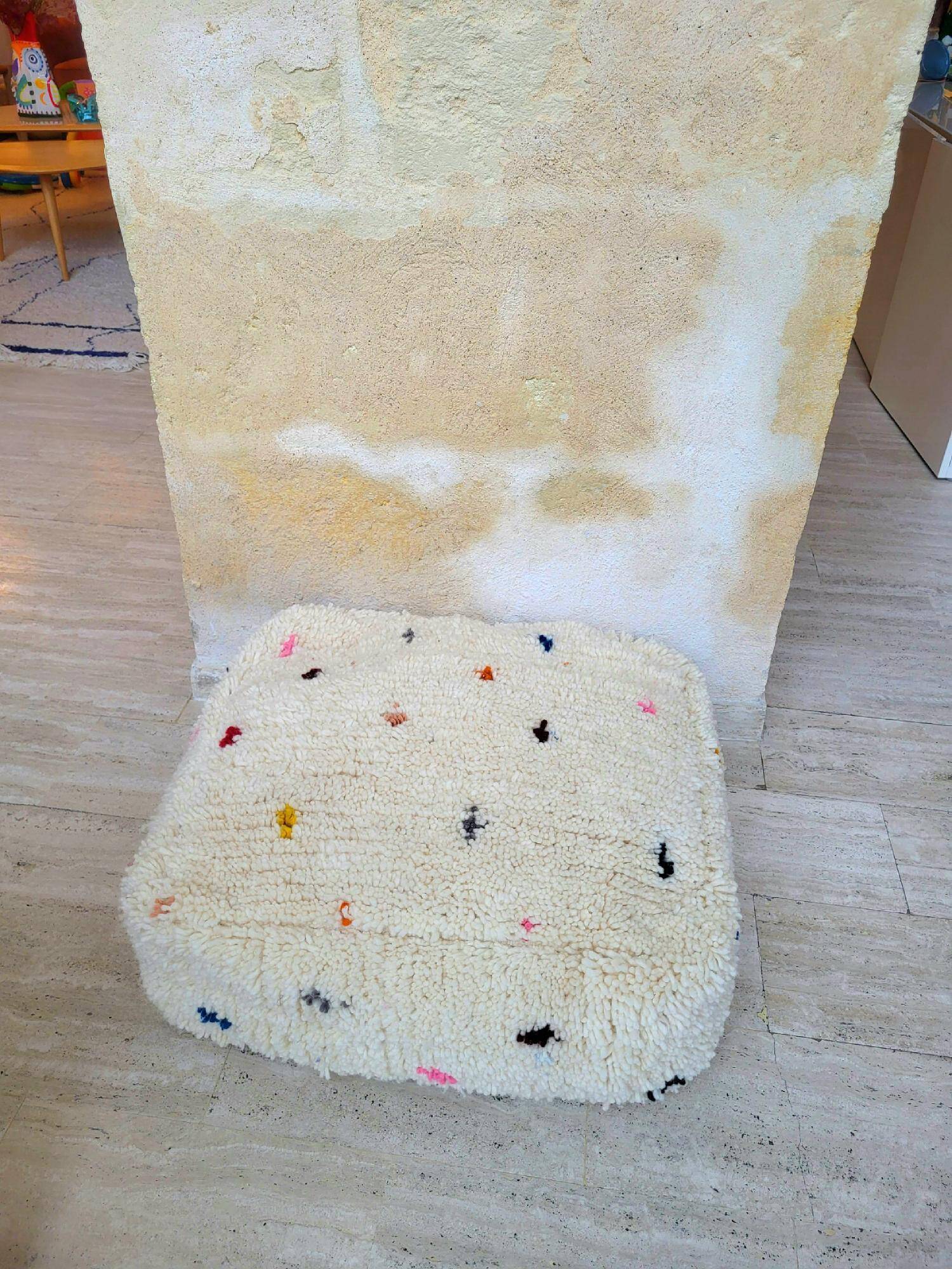 Housse de pouf carrée blanche à pois colorés