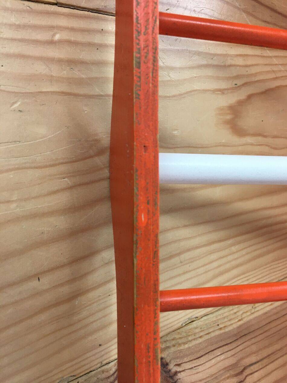 Space age wall coat rack, orange wood, with its shelf from the 1970s.