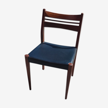 Chaise en teck et skaï noir de style scandinave