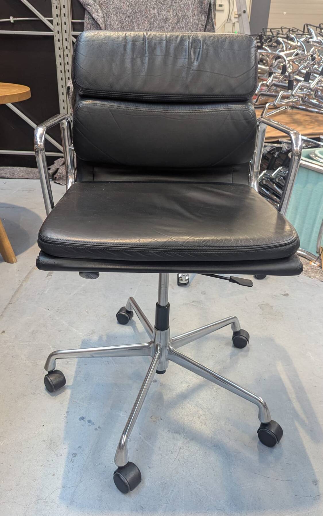 Charles & Ray Eames EA217 Office Chair in Chrome and Black leather, Vitra
