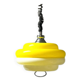 Lampe à suspension en acrylique Space Age des années 70 en jaune et blanc, Italie