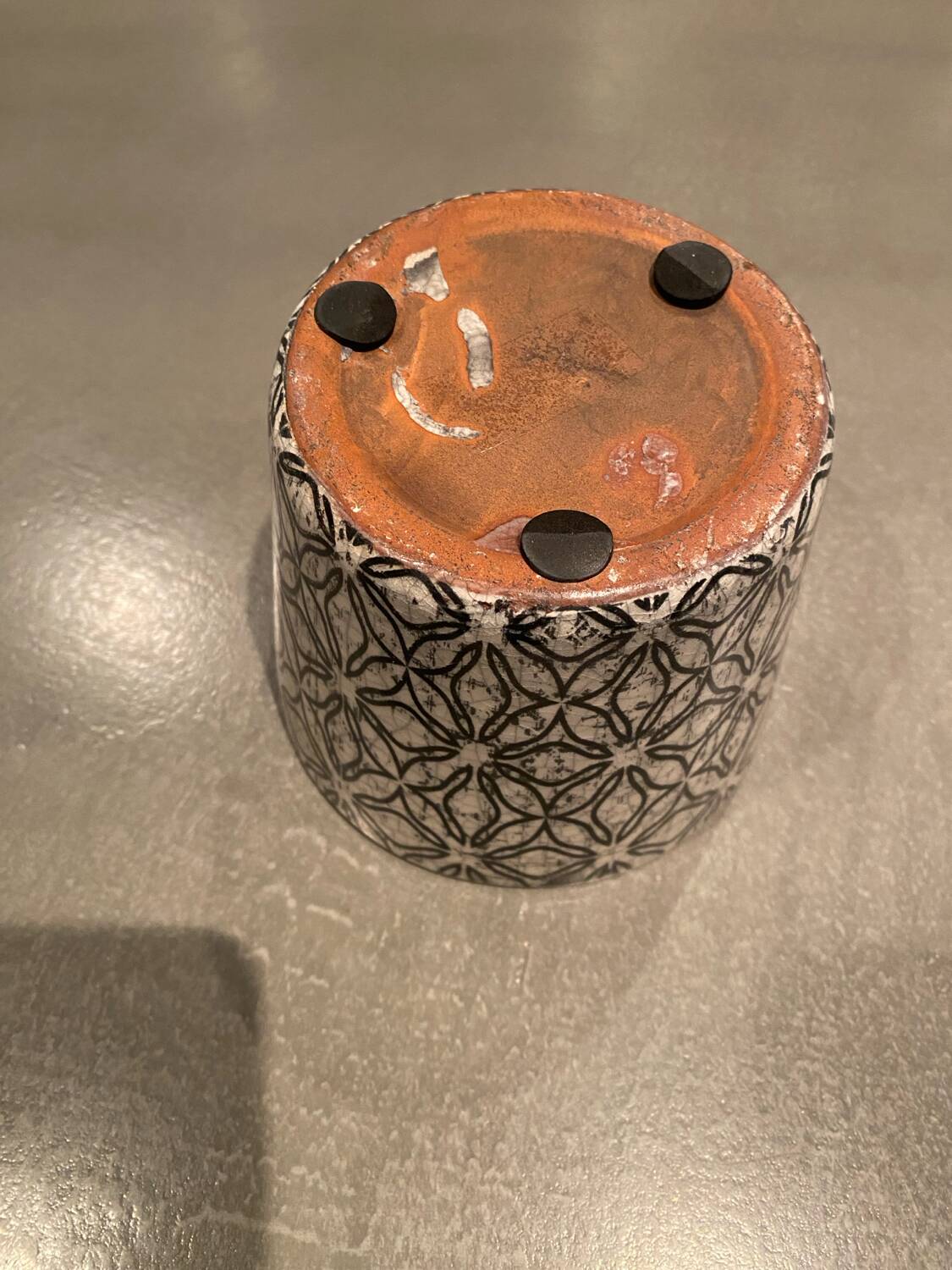 Enamelled earthenware pot