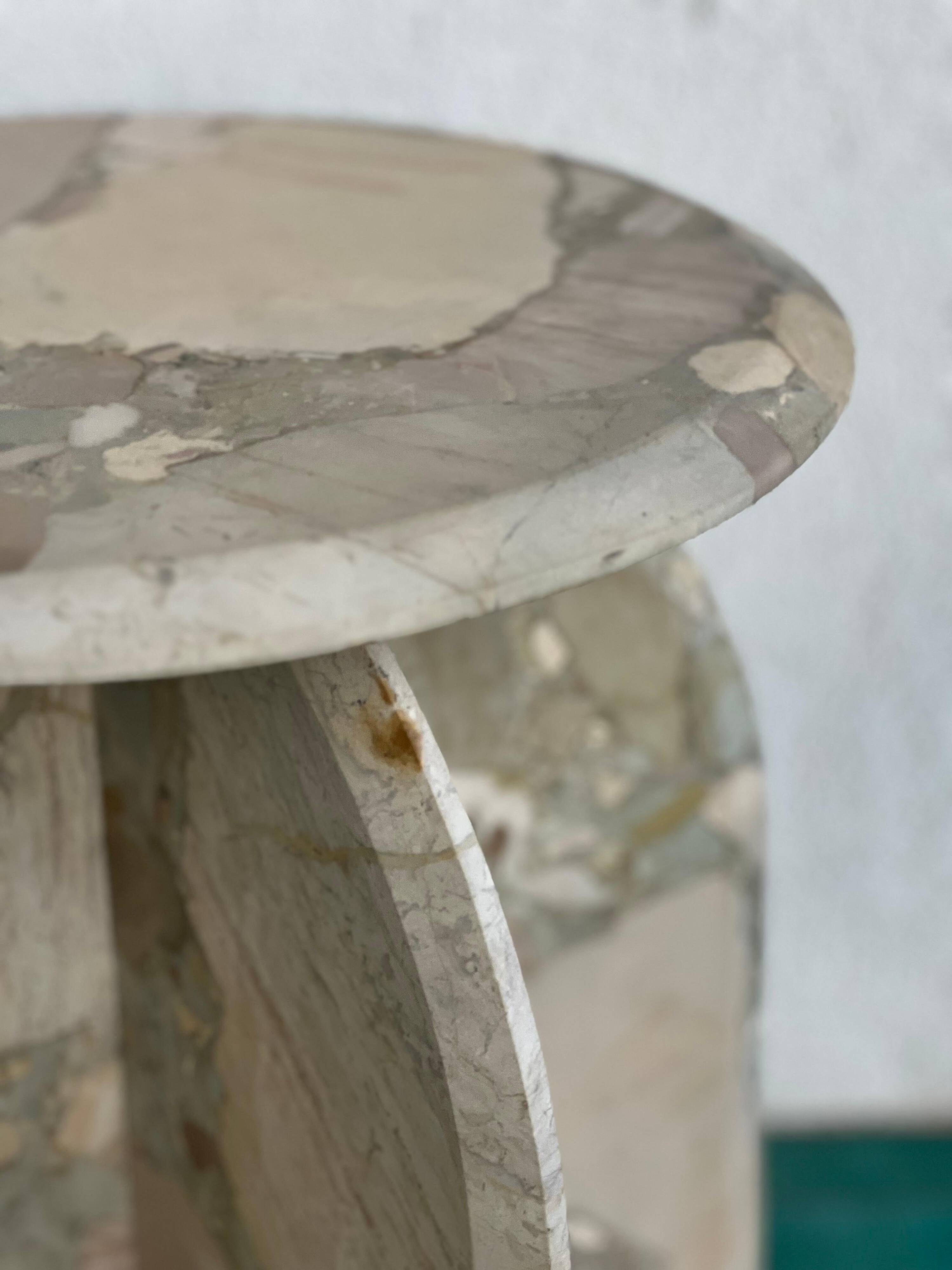 Table d'appoint sculpturale Palladio en marbre Breccia, design collectible italien