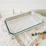 Rectangular Pyrex dish on silver metal support