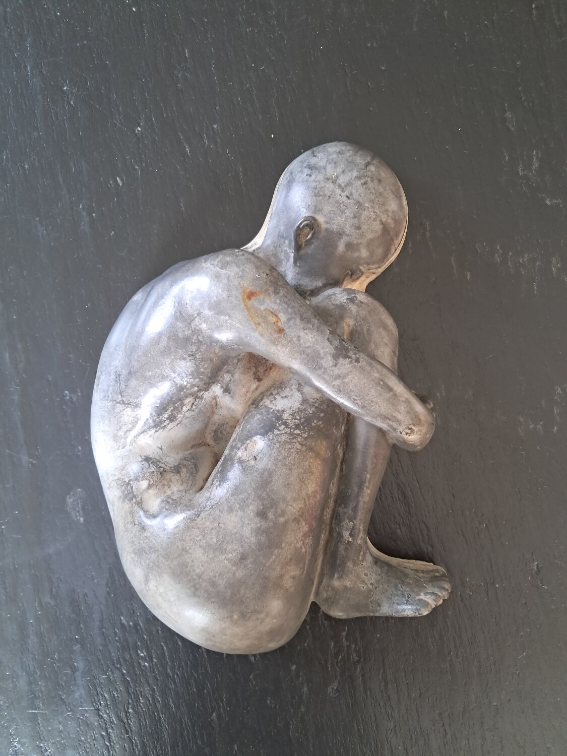 Sculpture of a woman, curiosity