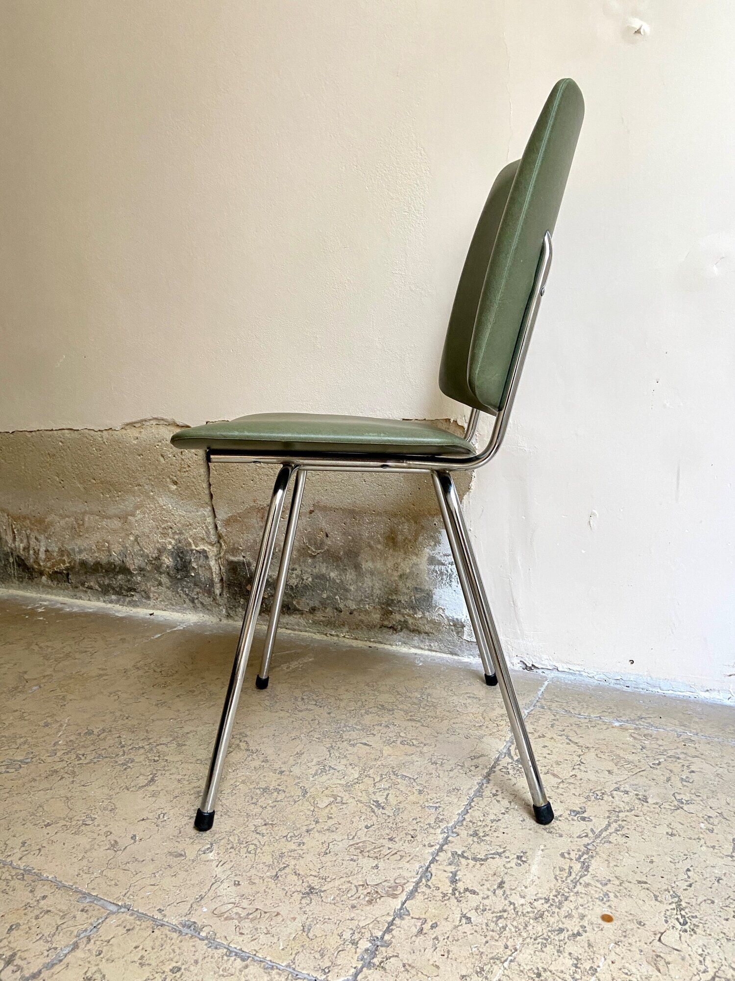 Chair in chrome aluminum and green skaï 1960s