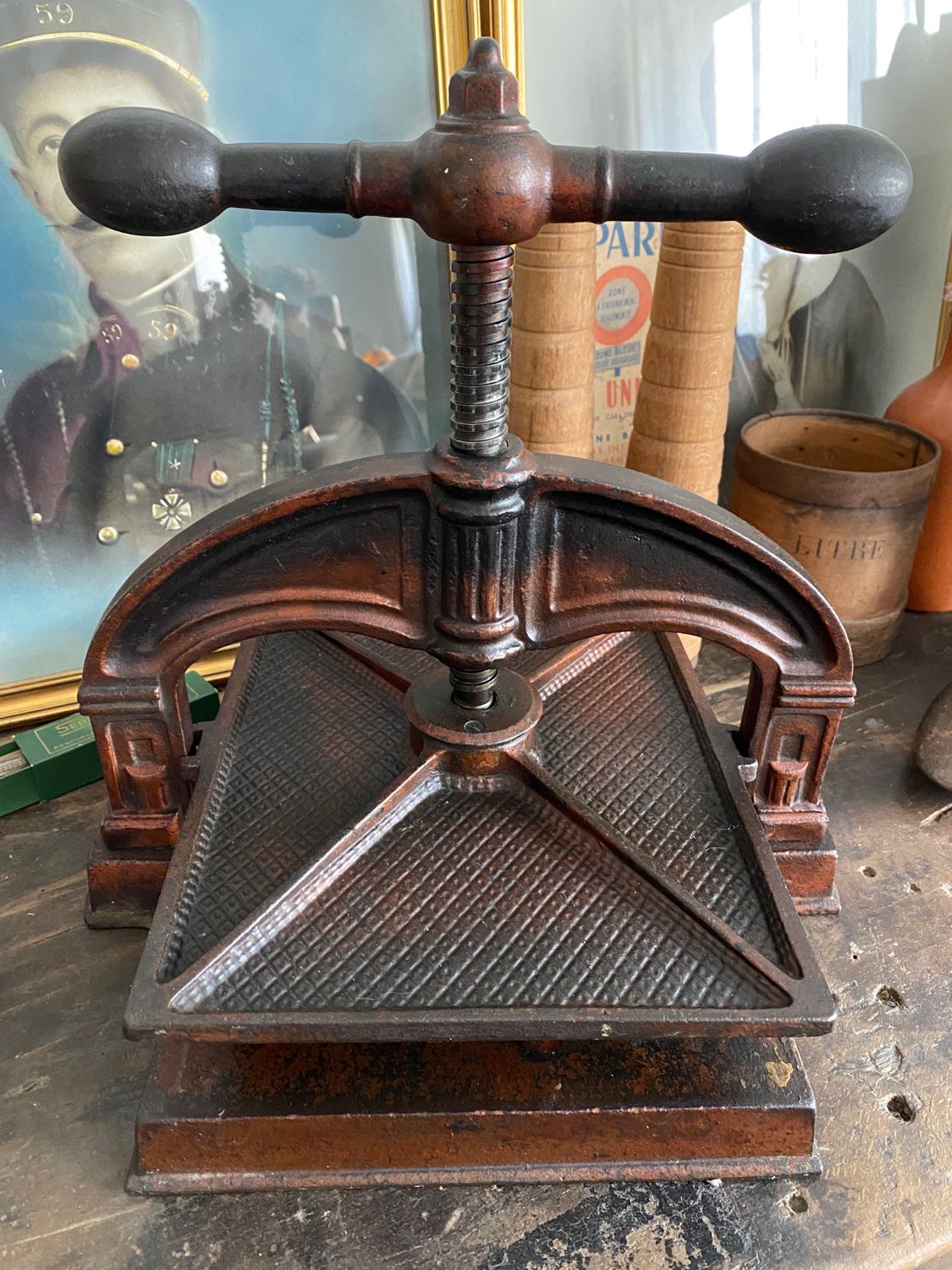 Ancienne Presse à œillets / Sertisseuse En Fonte - Objet Vintage Français, Fonctionnel, Pour Décoration Ou Bricolage