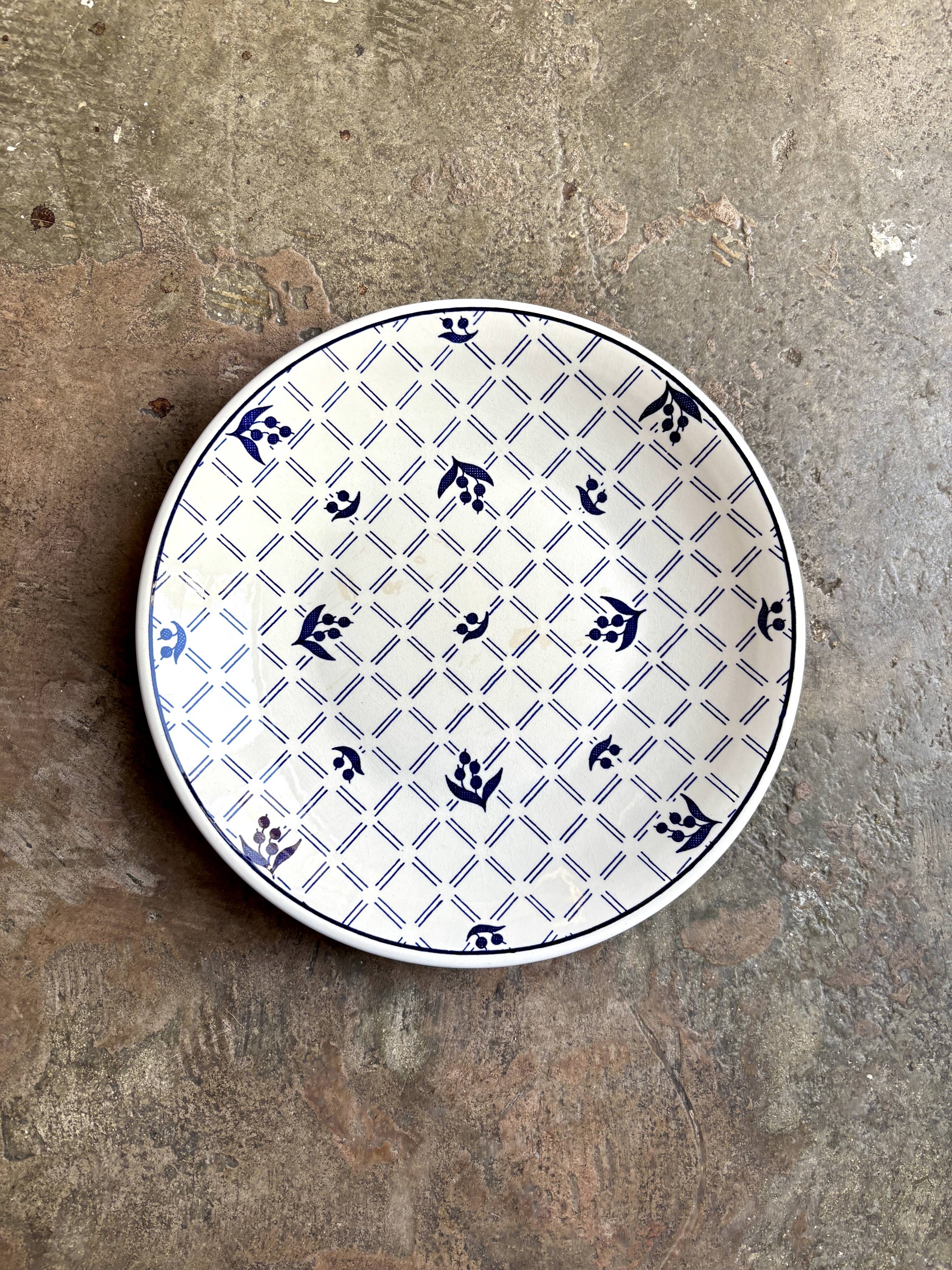 Sarreguemines blue and white earthenware flat plate