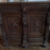 Meuble à têtes de lion
