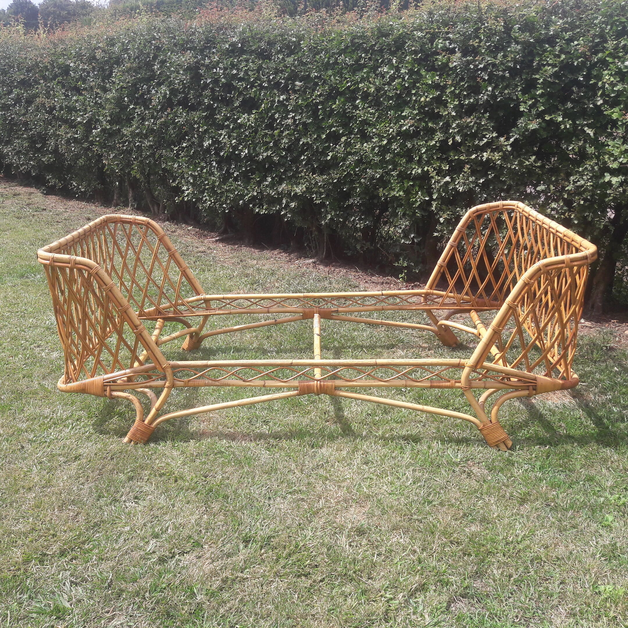 Pair of rattan beds
