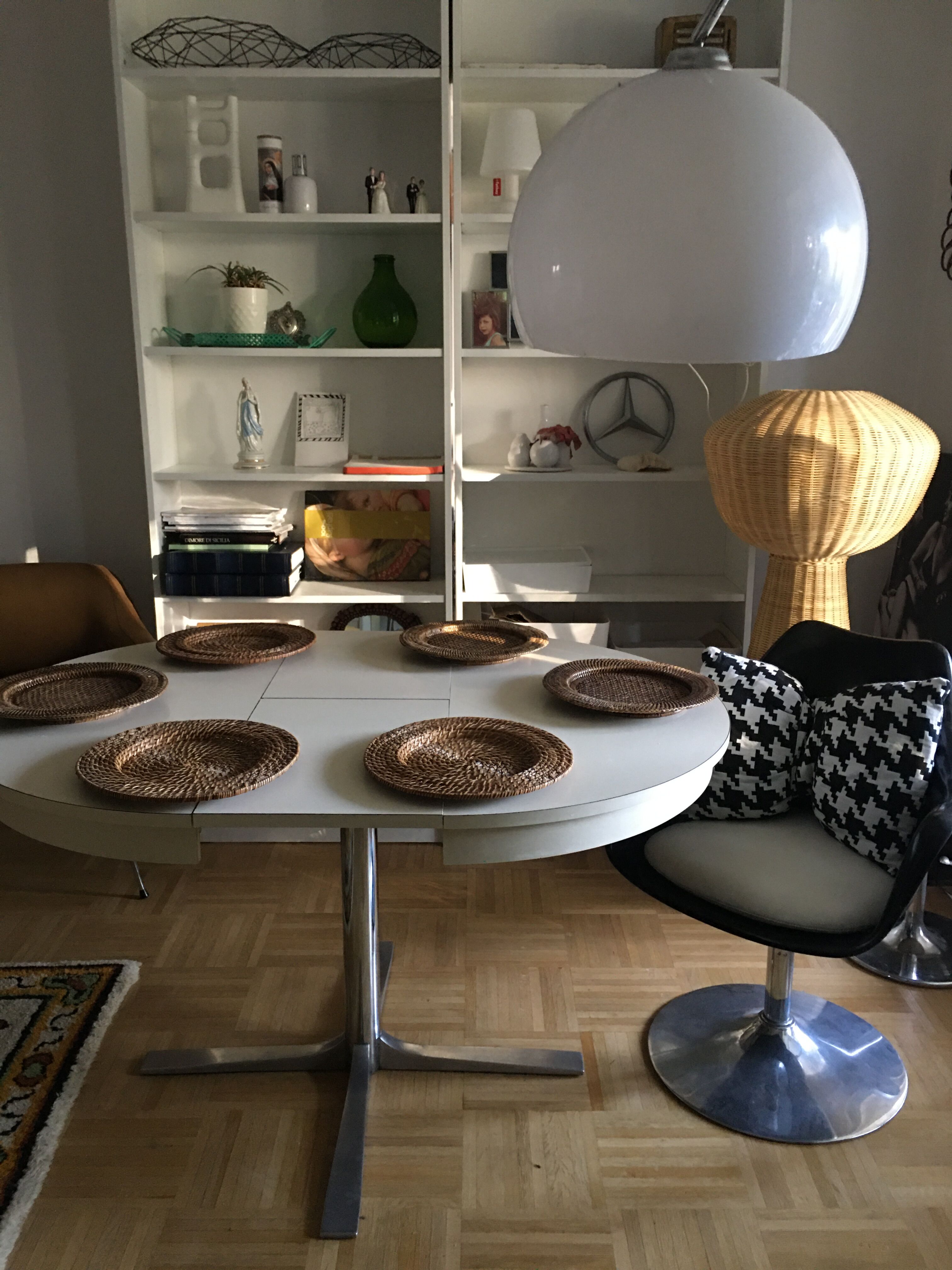 Central foot table with extensions 70