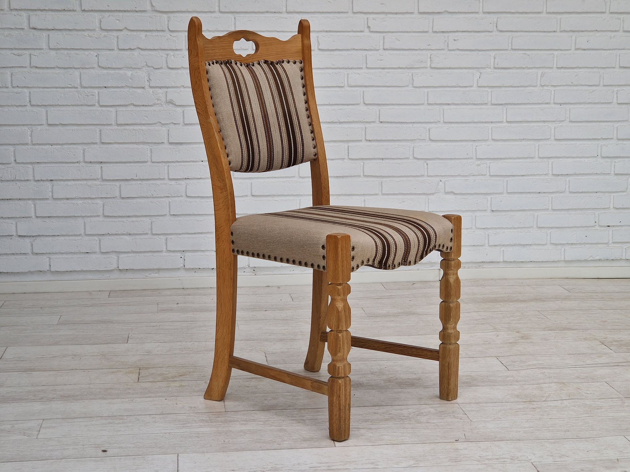 Danish dinning set of table and four chairs in oak and wool.