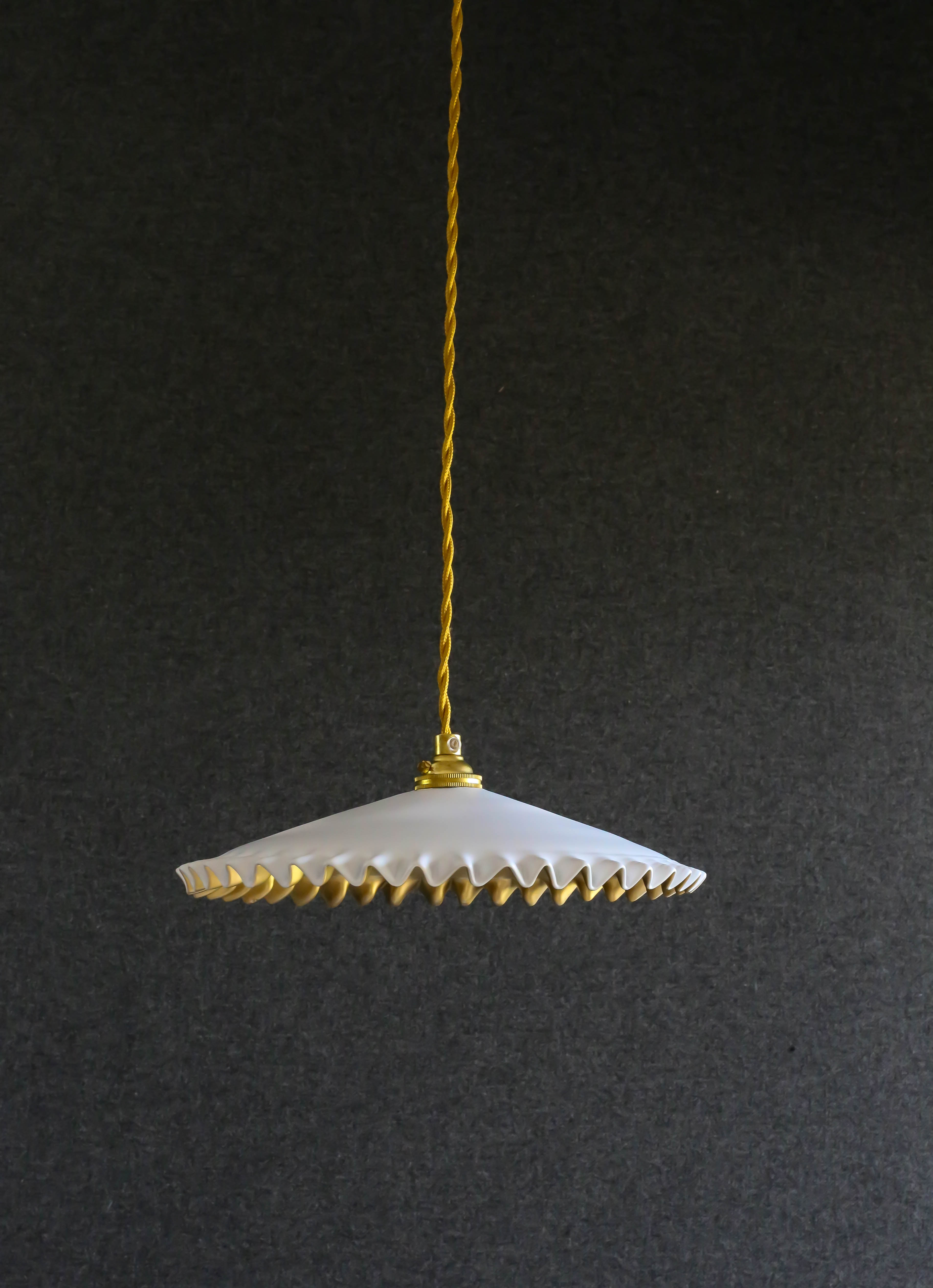 Pendant lamp in opaline