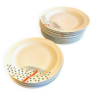 16 assiettes en porcelaine Wavel 1980