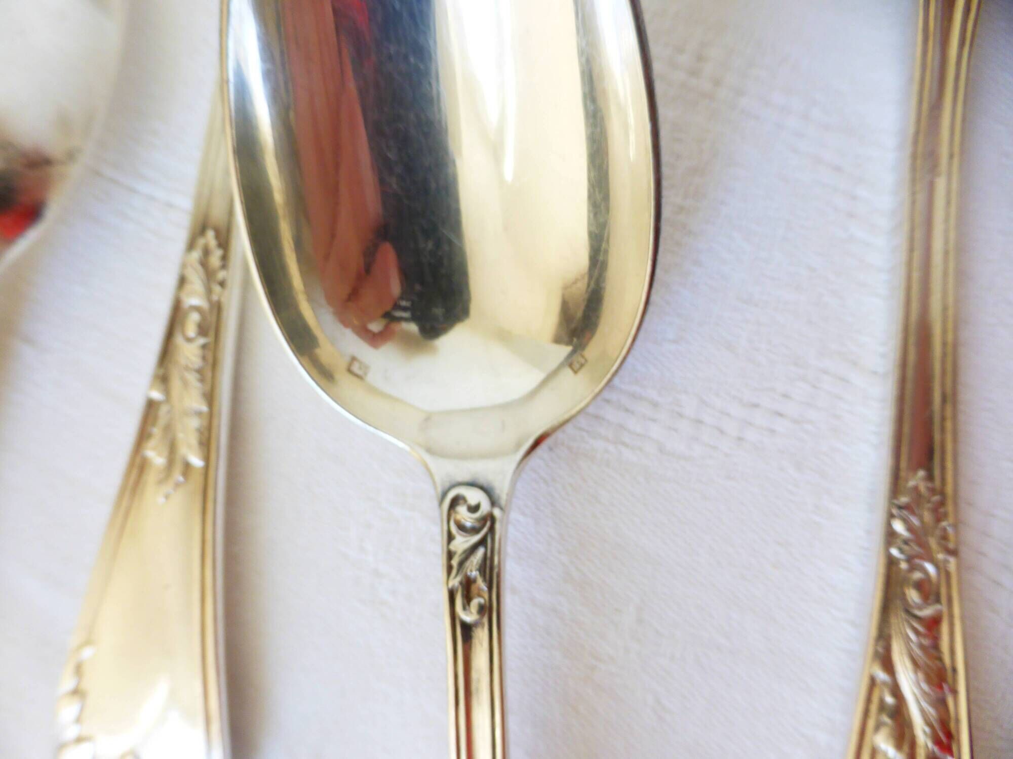 10 silver-plated metal soup spoons, hallmarked 2106225