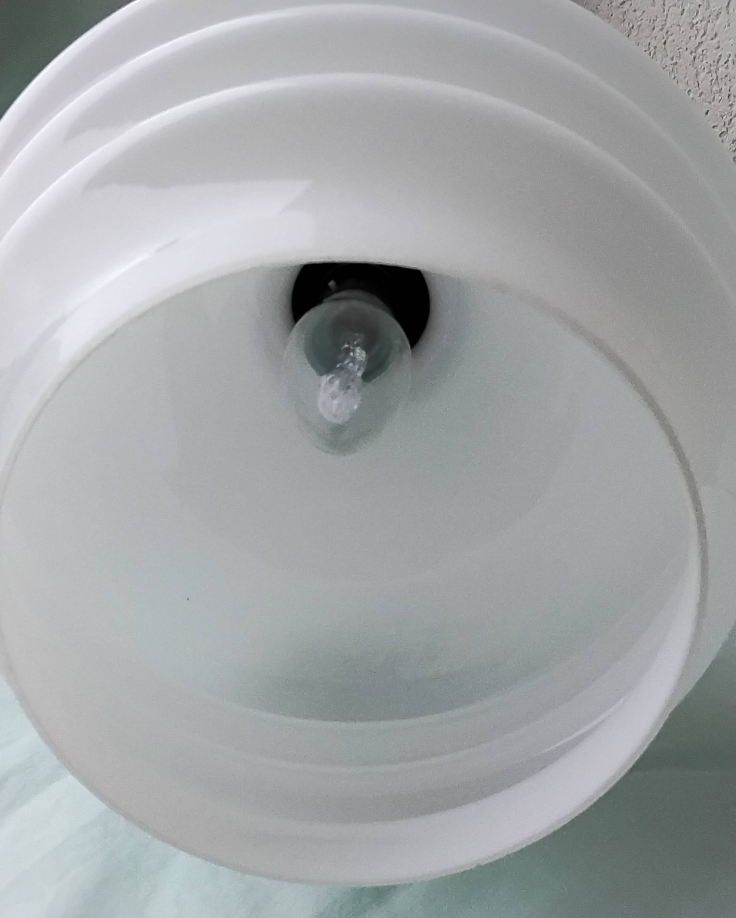 Suspension in opaline