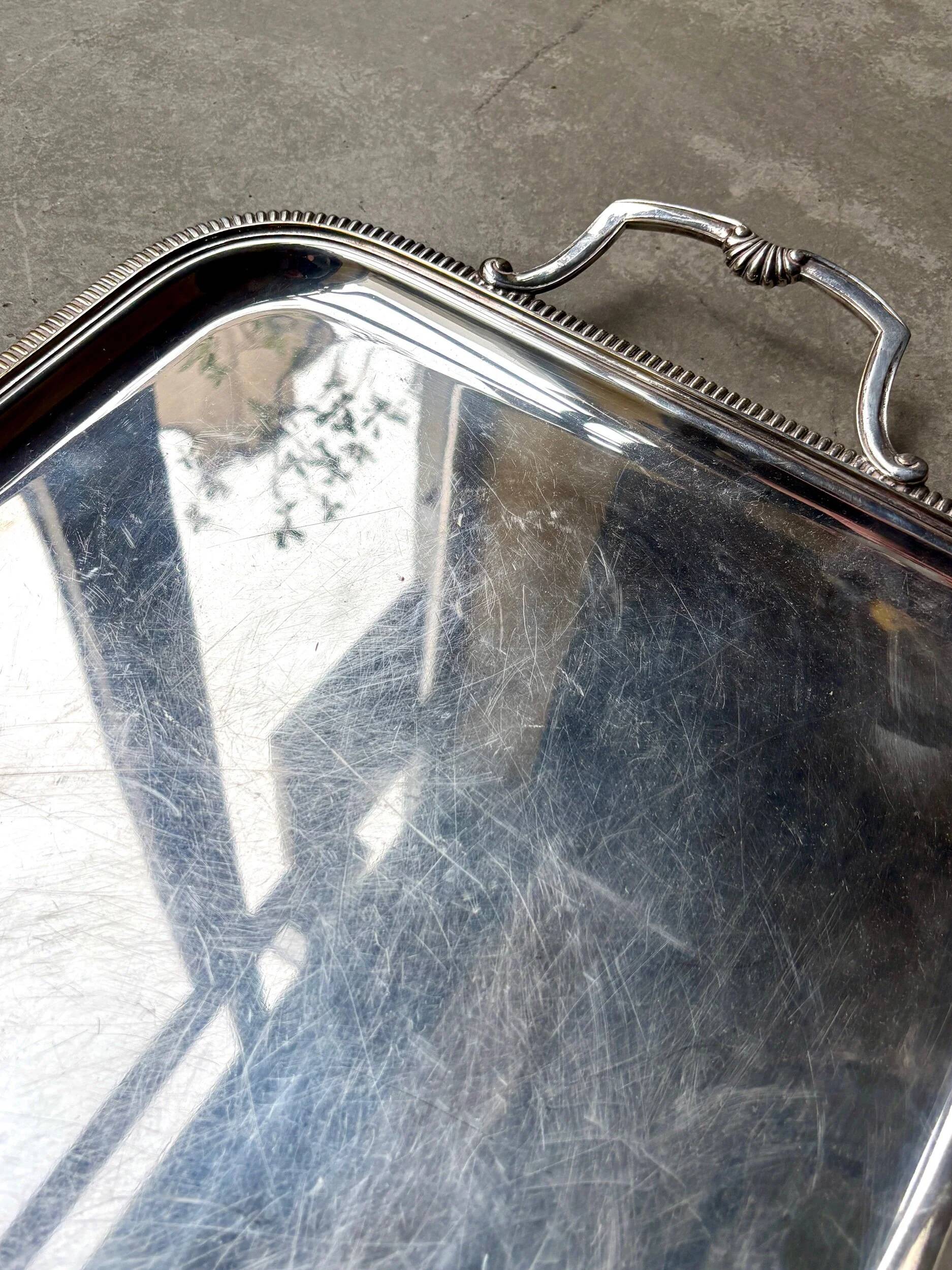 Rectangular silver-plated metal tray with a striated and shell design