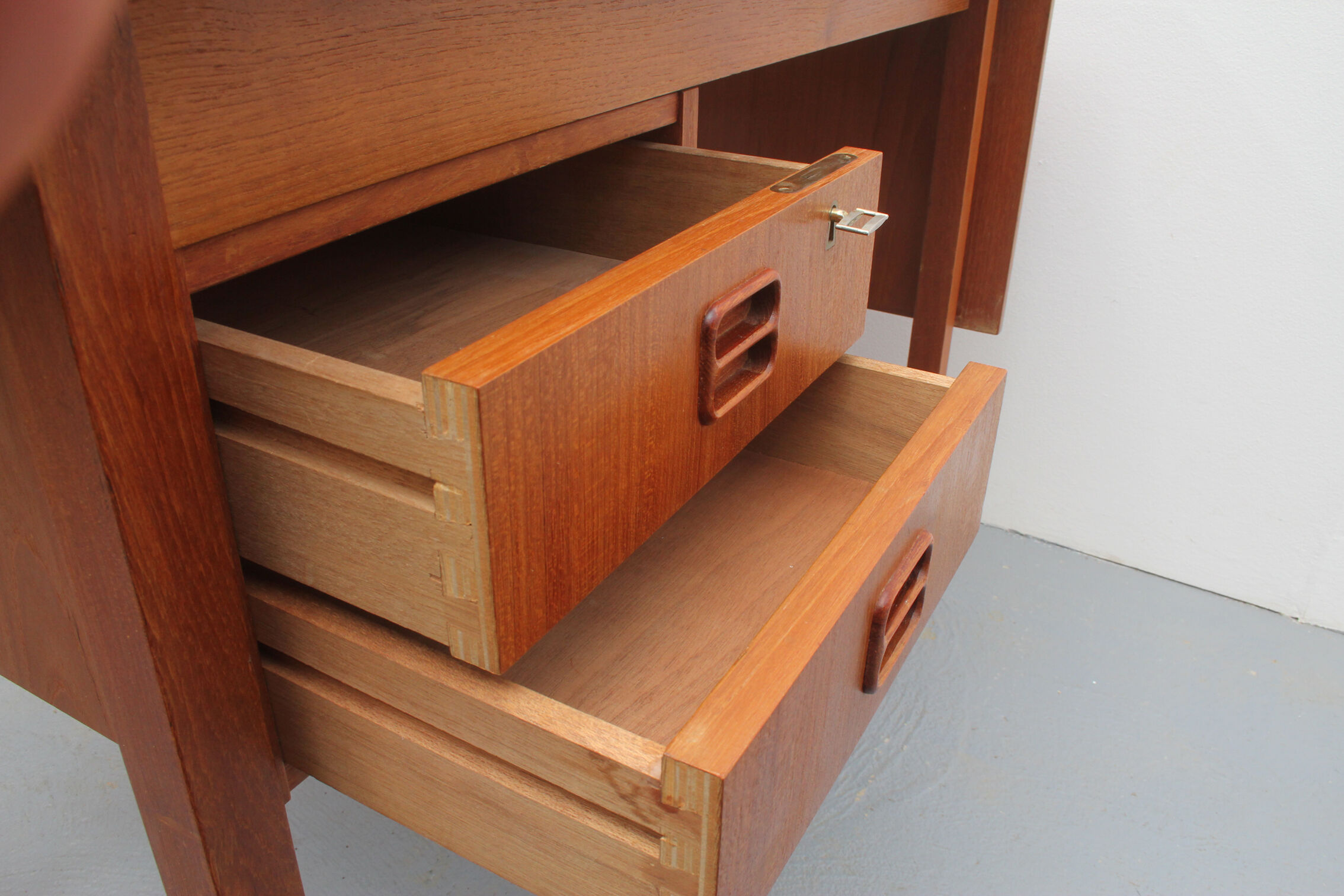 Bureau extensible des années 1960 en teck