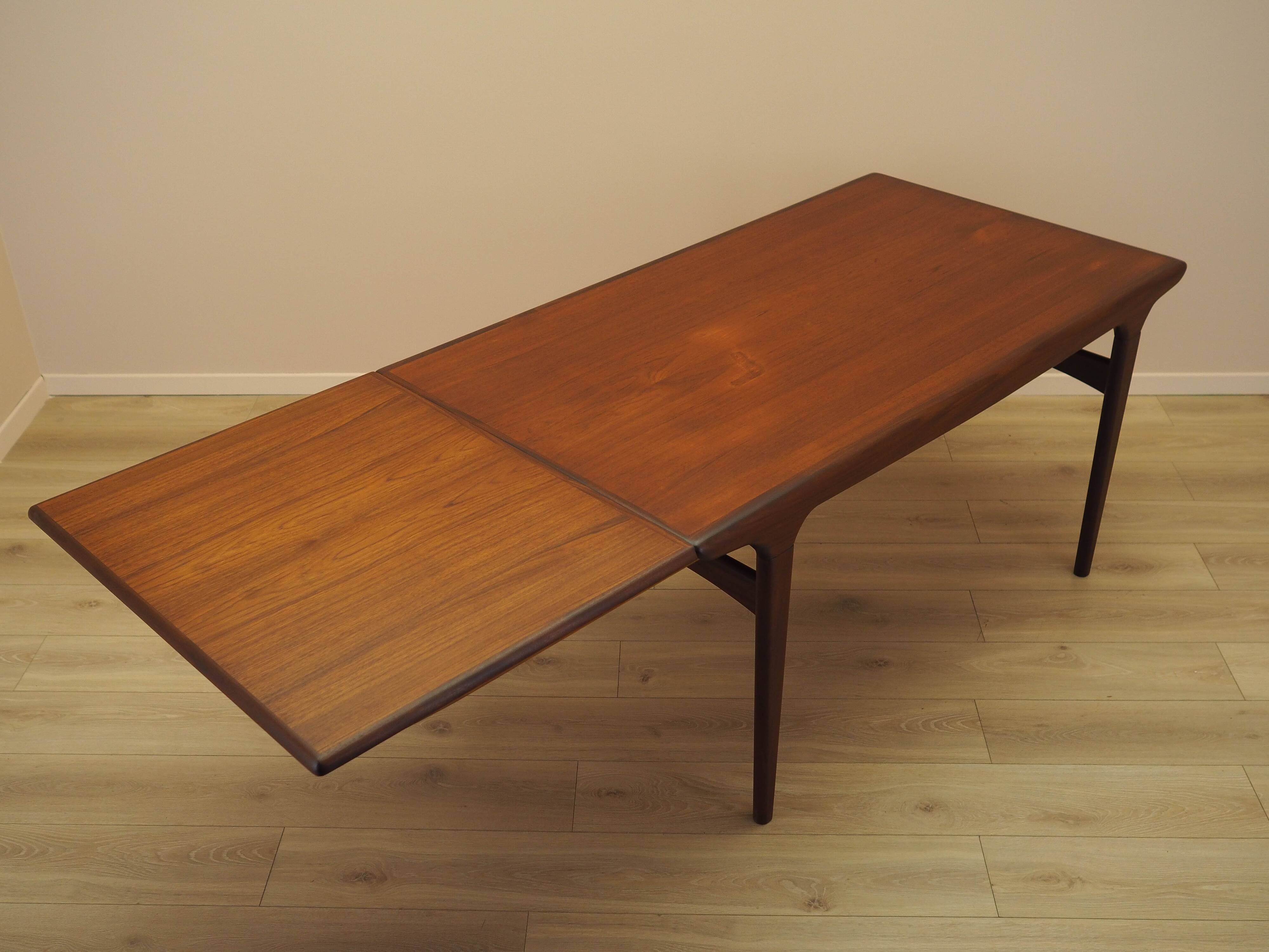 Teak table, Danish design, 1970s, designer: Johannes Andersen