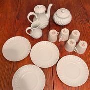 Vintage Haviland Limoges coffee service, 12 pieces in excellent condition.