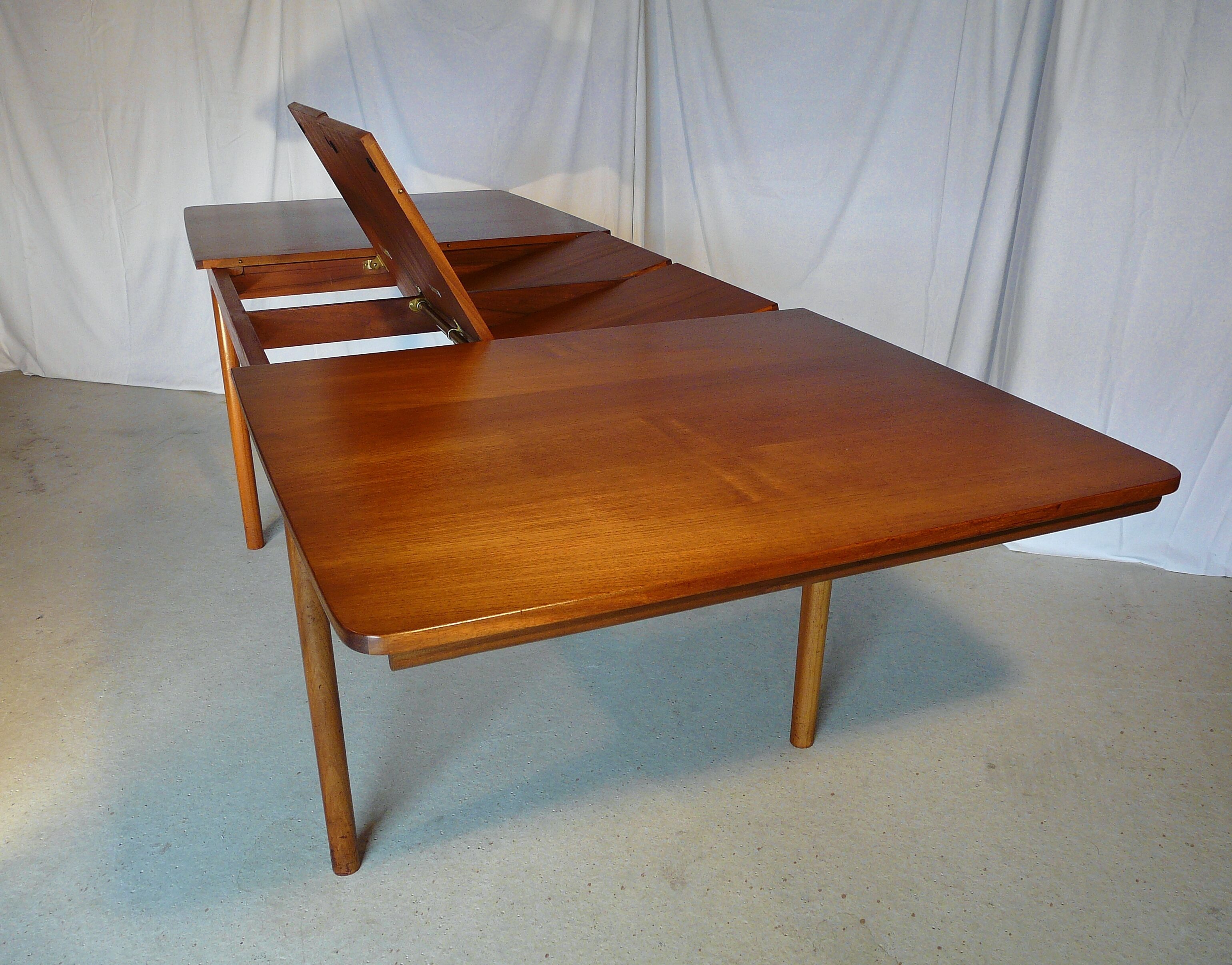 Extendable table set and six Scandinavian Teak Mc Intosh chairs