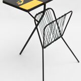 Vintage scoubidou magazine holder