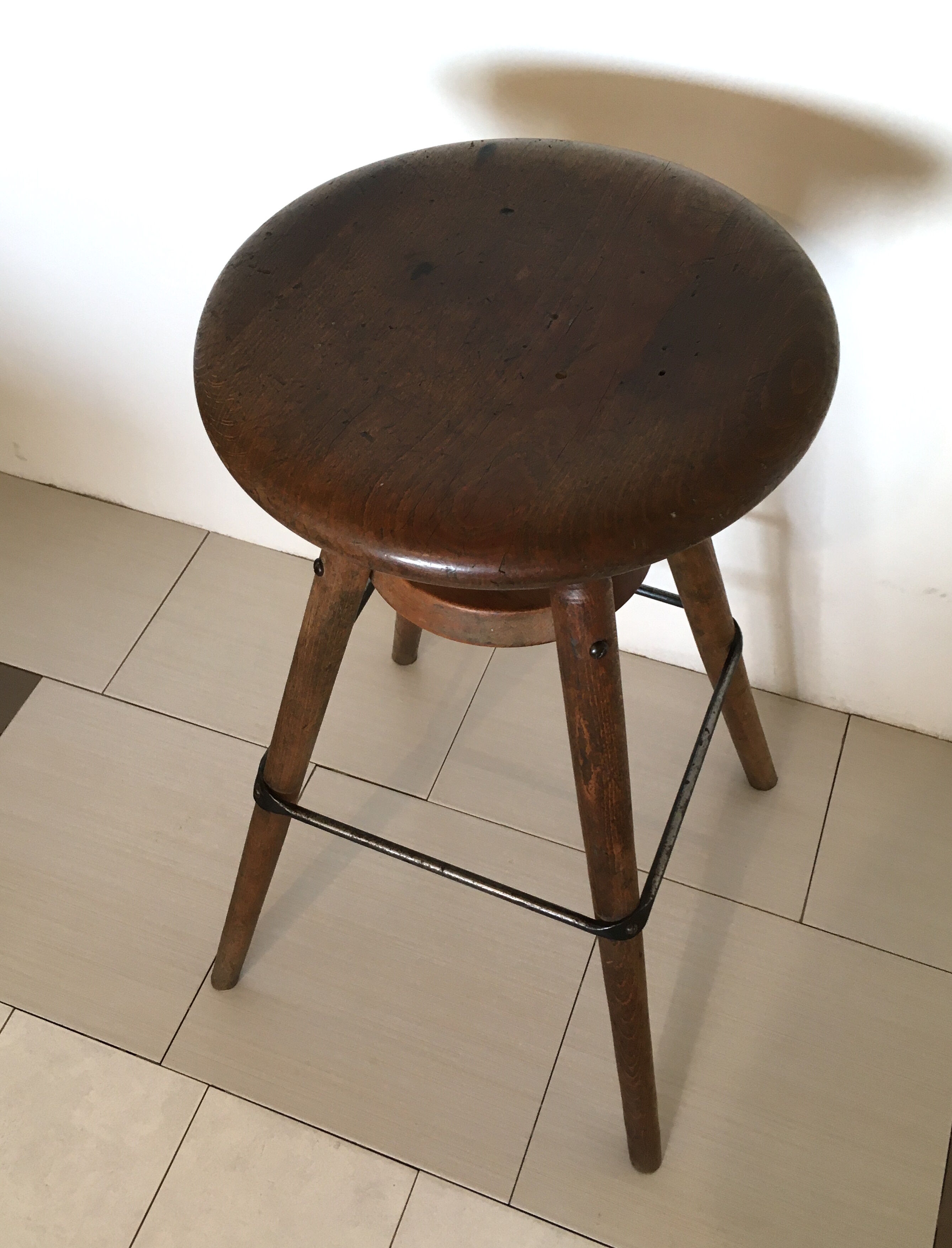Adjustable screw stool