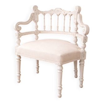 Restored antique armchair – unique piece