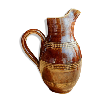 Berry's Berry pussity pitcher Booted medieval artcraft