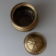 Vintage gold-toned brass box with lid, handmade in Italy (1950s) – elegant storage for biscuits or jewelry