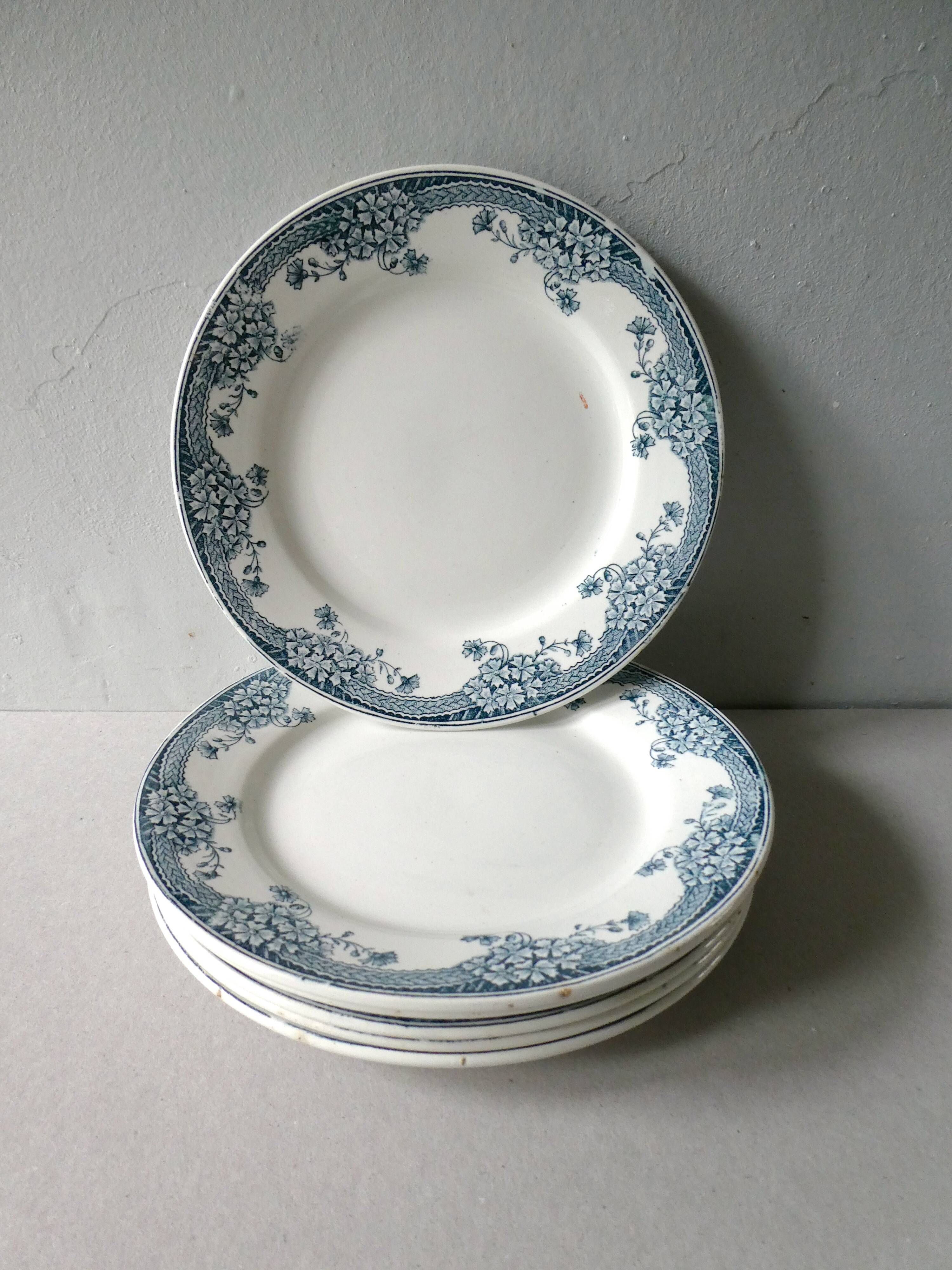 Set of 6 flat plates, Saint Amand model Suzanne, floral decoration