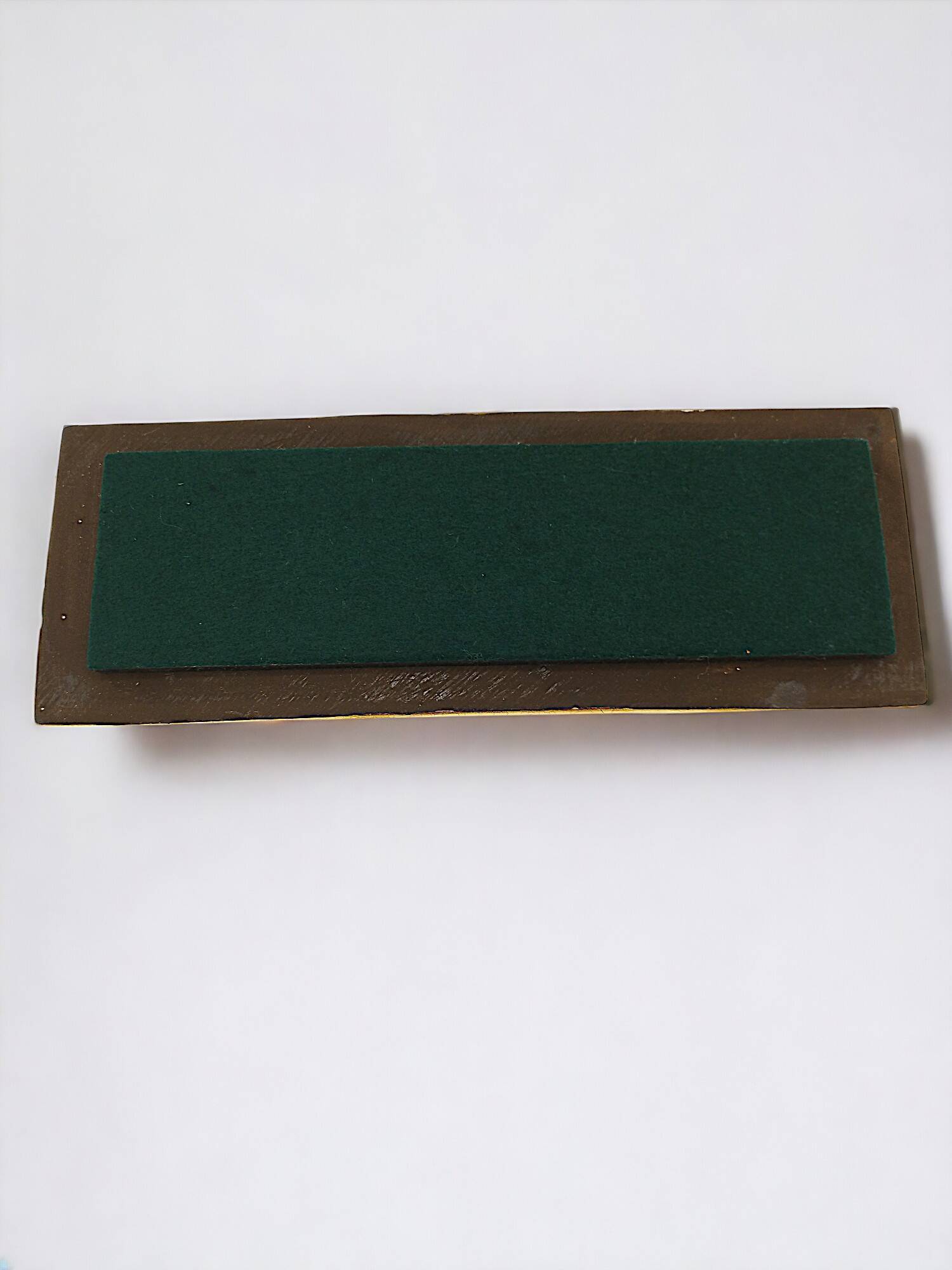 Grand coffret "Paon" en terre estampée, or craquelé et verre
