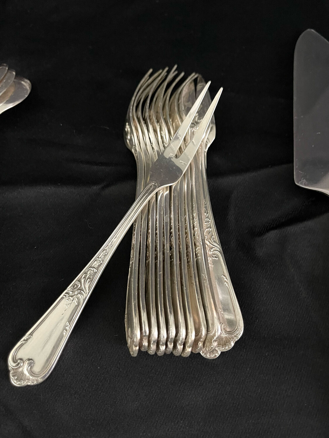 Ercuis cutlery set 131 pieces in metal Louis XV style, rocaille