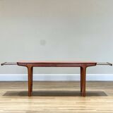 Extending coffee table (by McIntosh)
