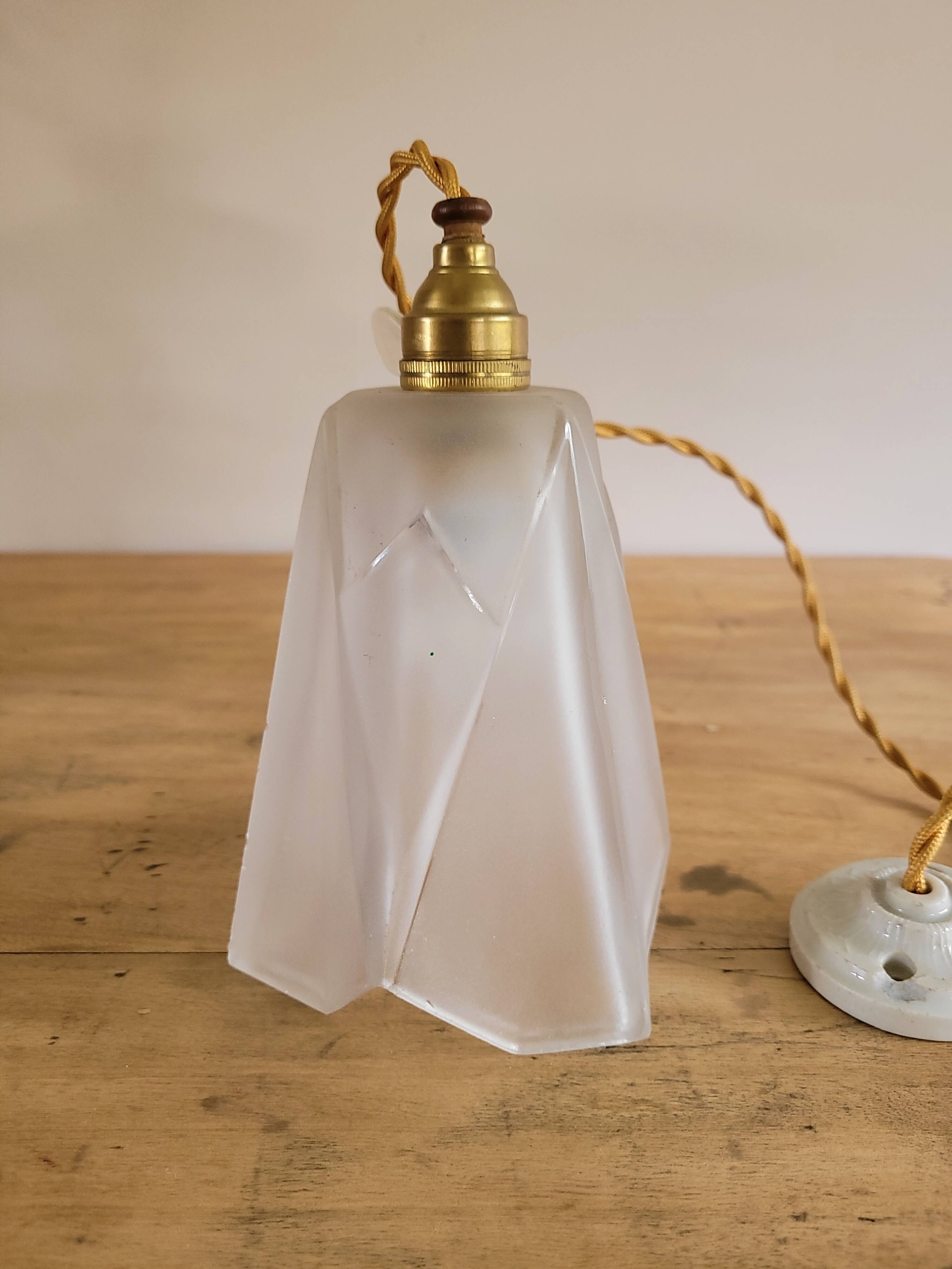 Art Deco suspension style
