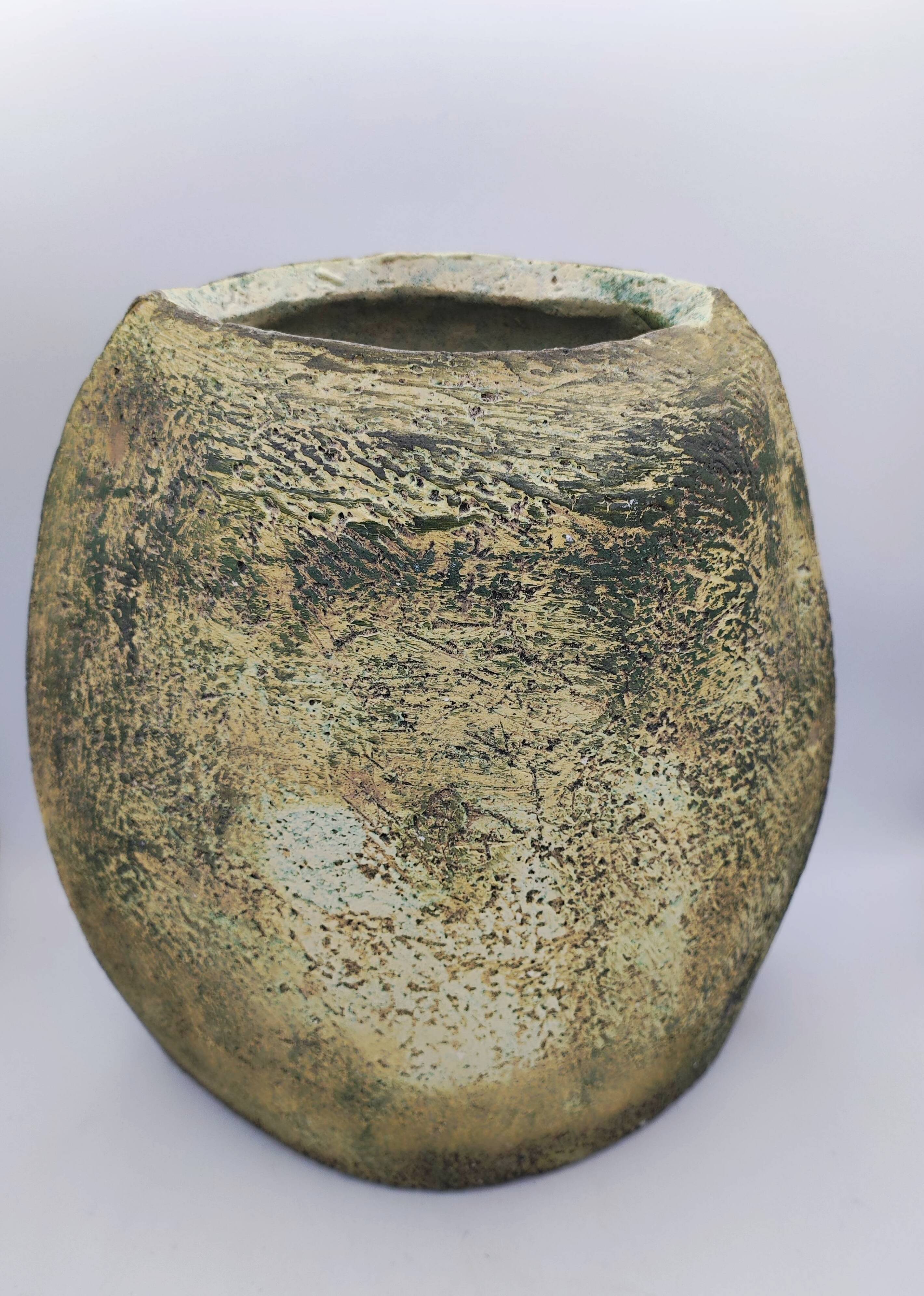 Vase en grès forme amande