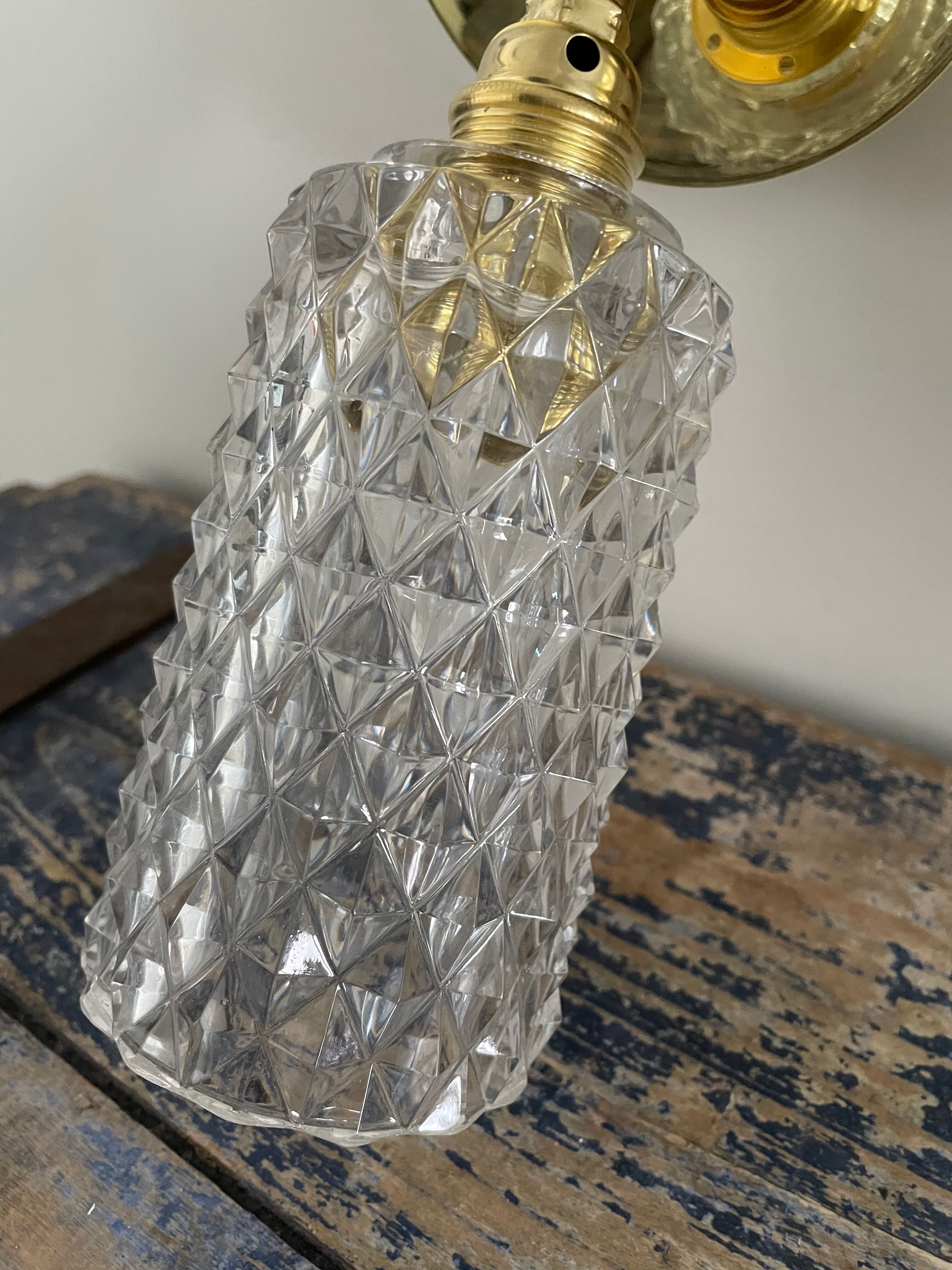 Paire d’appliques vintage en verre ciselé