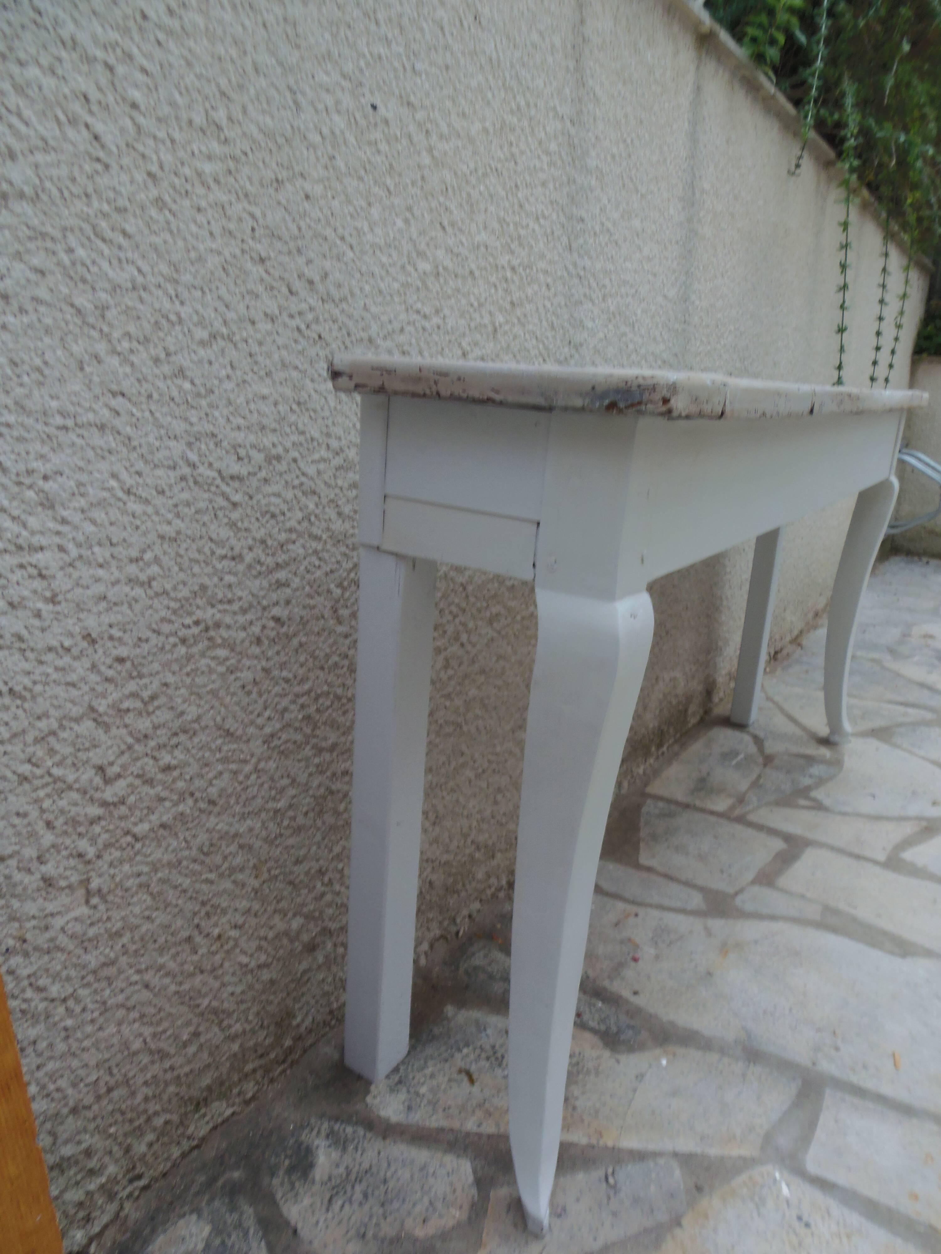 Console with a weathered grey cotton base, top in bleached walnut.