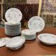 Service de table en porcelaine de Limoges à décor floral des années 1950 - 31 pièces