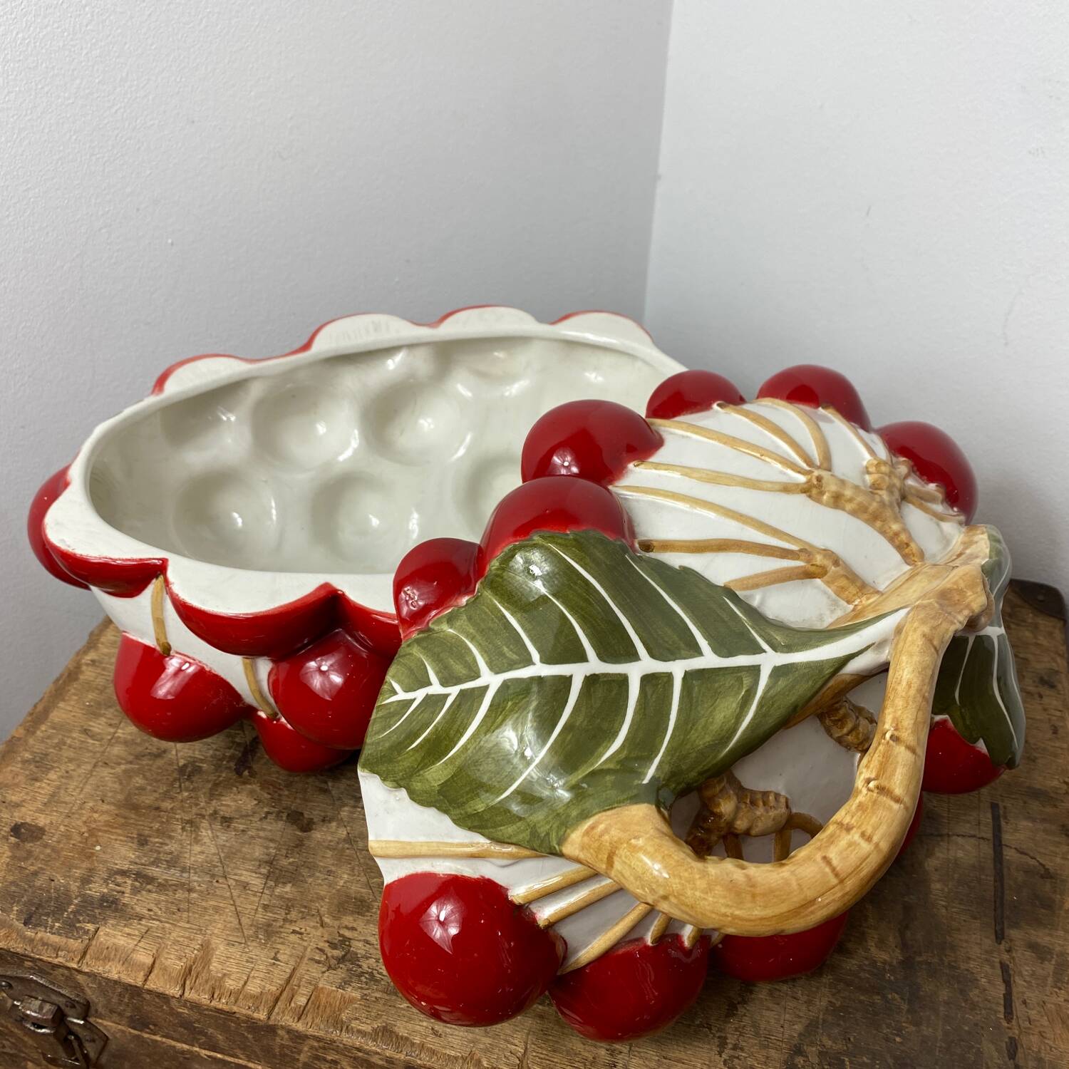 Cherry soup tureen barbotine