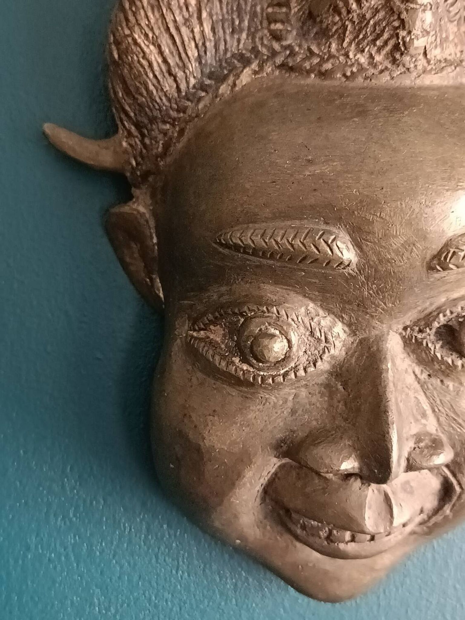 Masque africain vintage en bronze