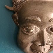 Masque africain vintage en bronze