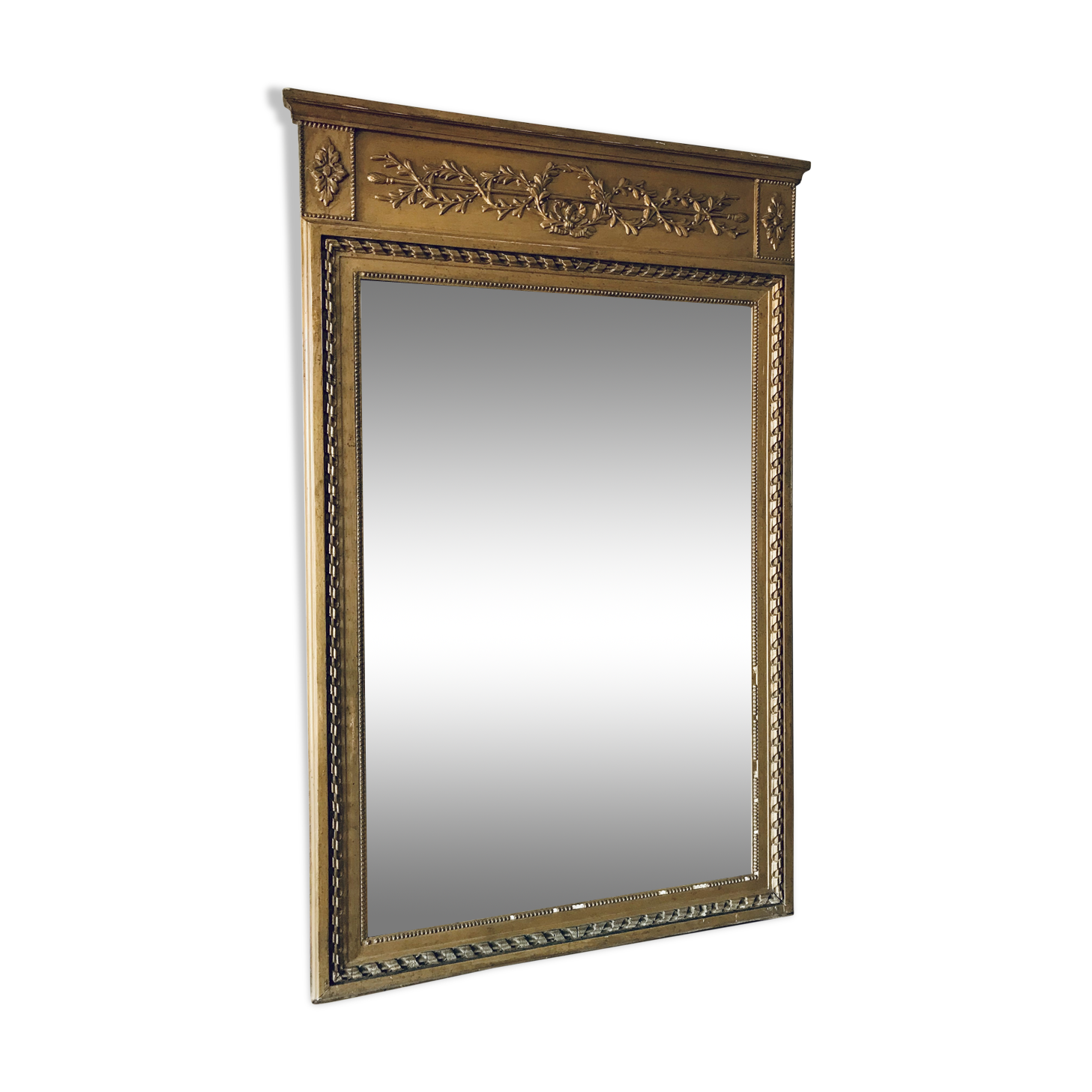 Gilded and beveled pier mirror 88x58cm