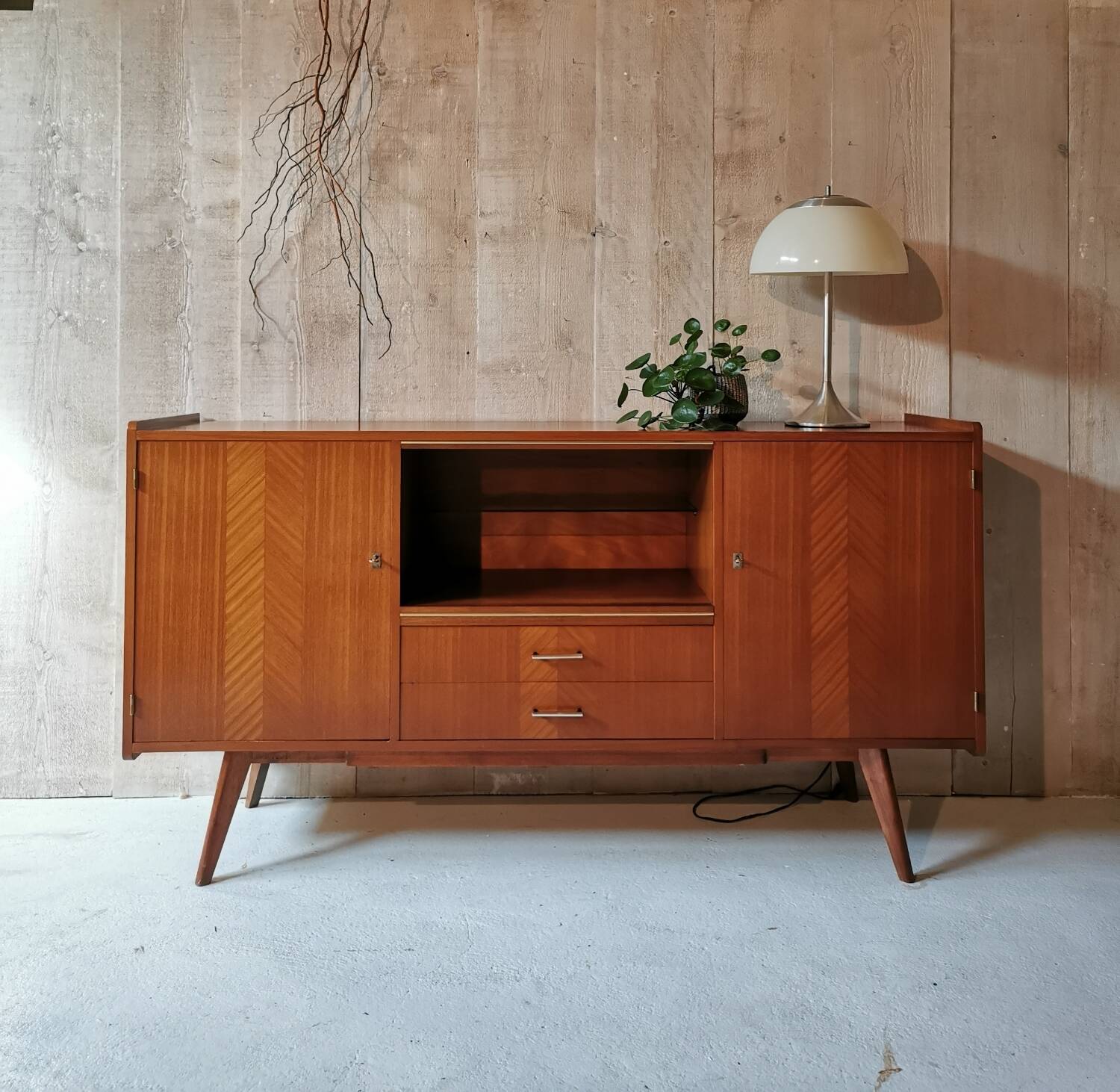 Compass feet sideboard