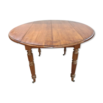 Round table 4 feet in cherry tree with 2 extensions