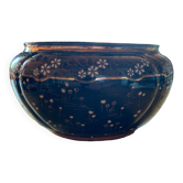 Cache pot ancien bleu marine avec petites fleurs blanches