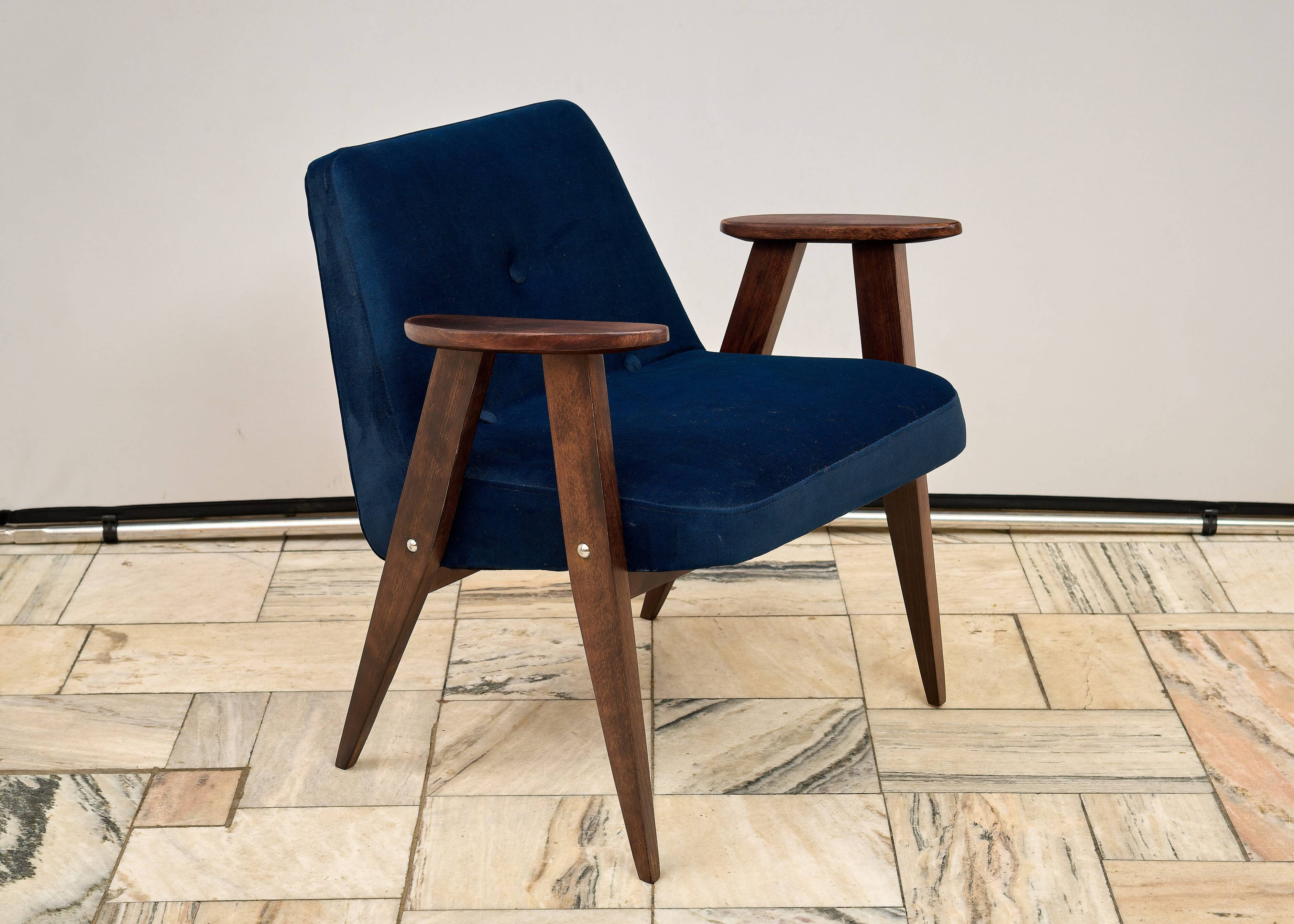366 Vintage-style armchair, designed by Chierowski, Poland, 1960