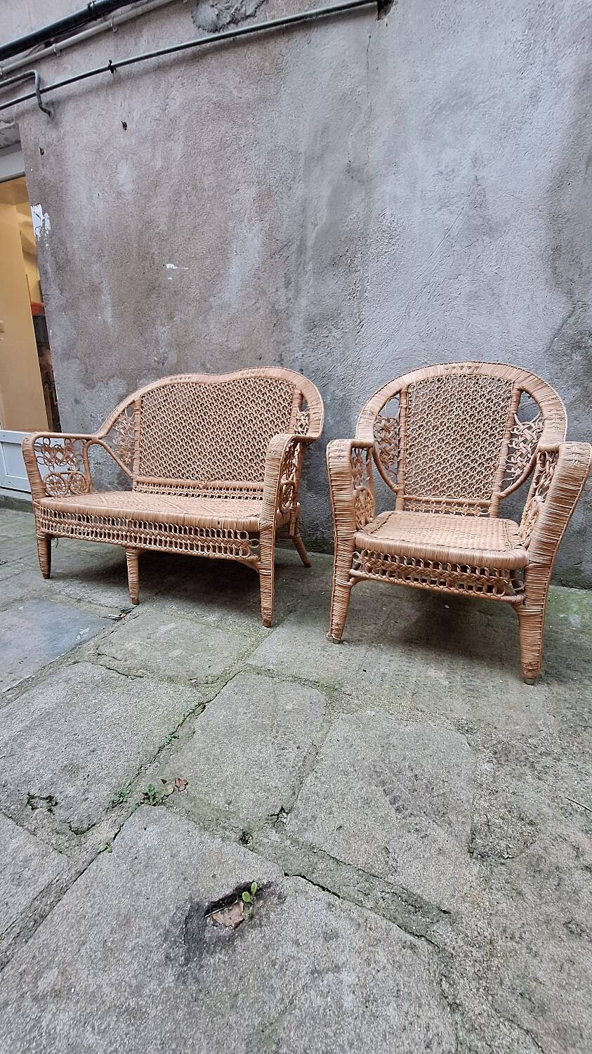 Peacock rattan garden set with bench and armchair