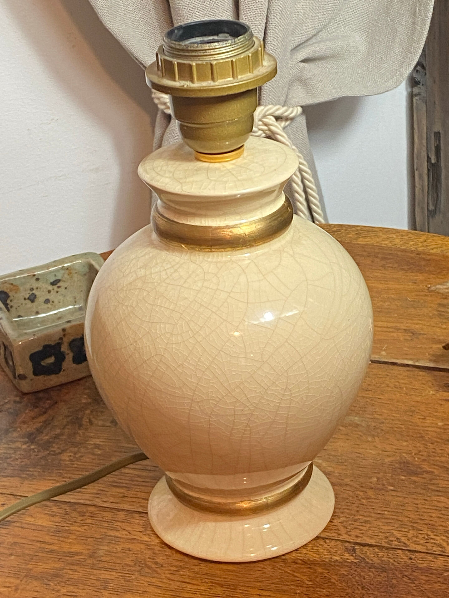 Pied de lampe en céramique craquelée  Le Dauphin